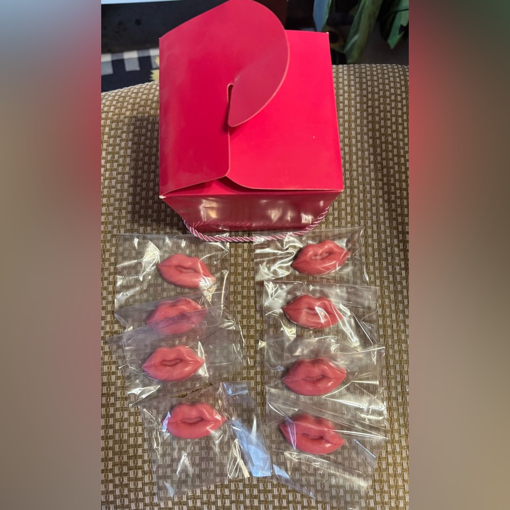 Hand Poured Oatmeal "Kiss" Soap Set